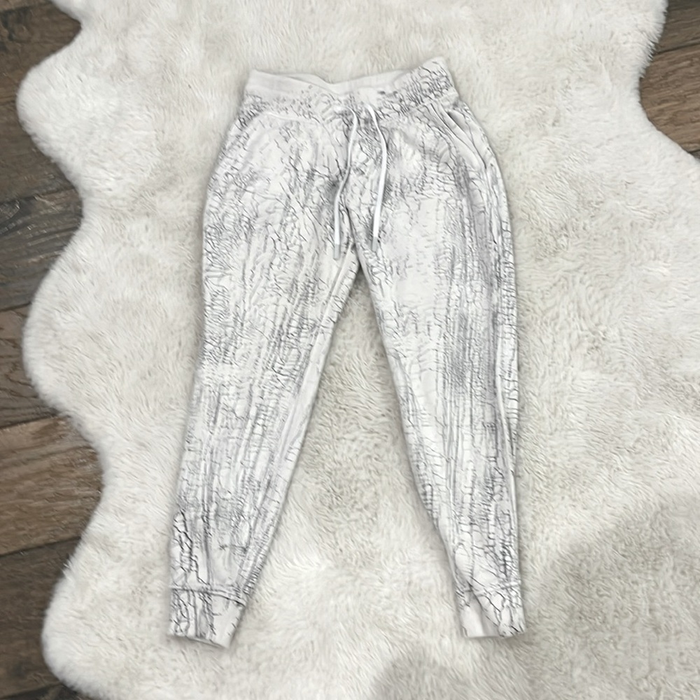 Lululemon Sweat Pants Size 6